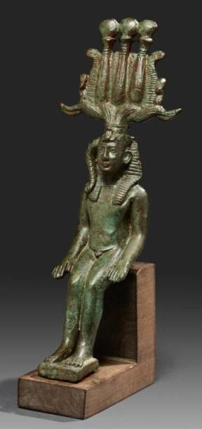null Statuette de Somtous. Statuette votive représentant l'enfant-dieu Somtous, nu,...