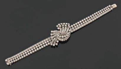 null Bracelet joaillerie formé au centre d'une gerbe sertie de diamants baguette...