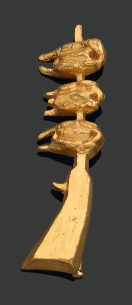 Line Vautrin. Années 1960 Barrette «le trophée de chasse» en bronze doré. Signée....