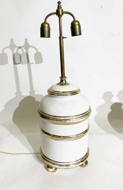 null Circular lamp stand with four legs in white ceramic enhanced with gold, with...