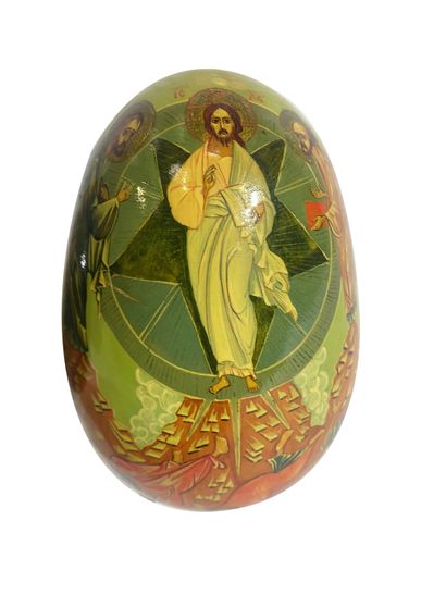 null Lot de 2 œufs en bois recouvert de papier mâché laqué à décor de scènes religieuses...