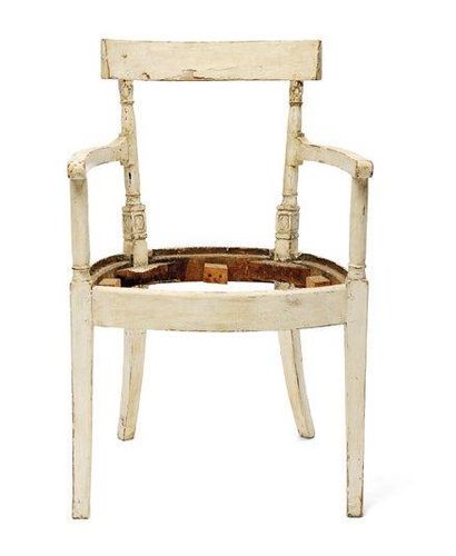 null Fauteuil directoire. Bois laqué blanc H_84 cm L_51 cm P_45 cm