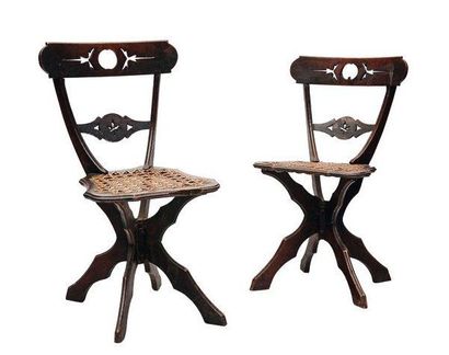 null Paire de chaises en bois. Style forêt noire. H_82 cm