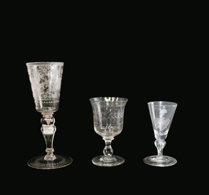 null Ensemble de trois gobelets en verre des XVIIIe et XIXe siècles. 

Pays Bas ou...