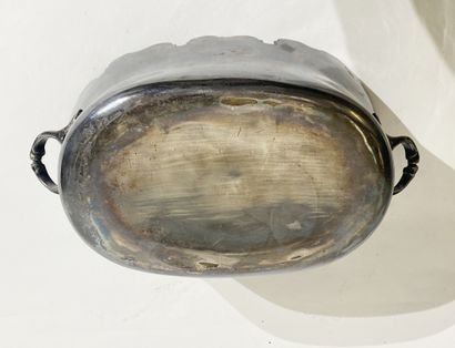 null Rafraîchissoir de forme ovale en métal argenté. 

Fin du XVIIIe siècle, début...