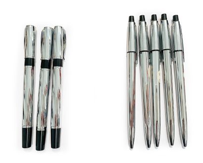 null WATERMAN 

Lot de 8 stylos-bille en métal chromé, dans son écrin 

En l'éta...