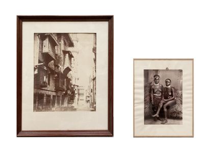 null Ensemble de quatre photos représentant 

- une vue orientaliste, 

- deux indigènes,...