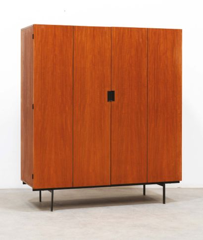 CEES BRAAKMAN (1917-1995) Cabinet en teak, métal laqué noir.
Série japonaise pour...