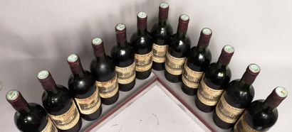 null 12 bouteilles Château de MARBUZET - Saint Estèphe 1975 Etiquettes tachées. 1...