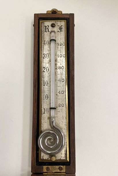 null Thermomètre portable Réamur / Farhrenheit dans une boîte en acajou. 

Echelle...