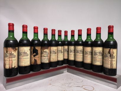 null 12 bouteilles Château BARATEAU - Haut Médoc 1970 Etiquettes tachées et abimées,...