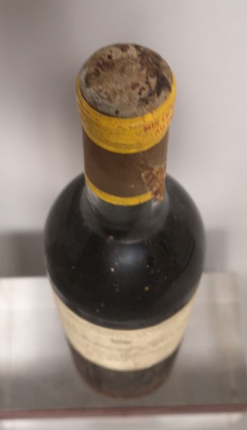 null 1 bouteille Château d'YQUEM - 1er Gc supèrieur Sauternes 1967 Etiquette légèrement...