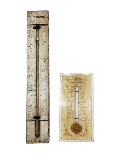null Deux thermomètres centigrades montés sur bois. H_32,5 cm et 17_cm