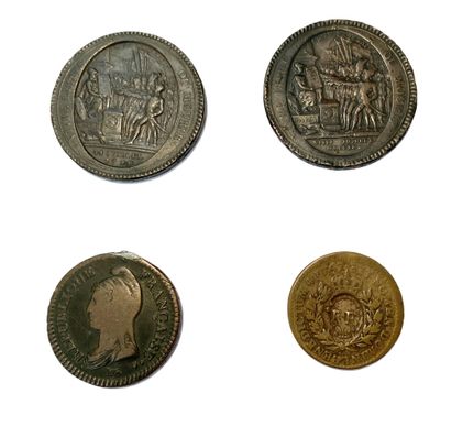 null Deux médailles de confiance de 1791 et 1792, un décime de l'an 8 et une pièce...