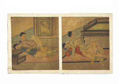 CHINE - Vers 1900 Album de douze encres et couleurs sur soie illustrant des couples...