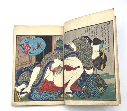 JAPON - XIXE SIÈCLE Album, thirty-five pages in black and white, interior scenes...