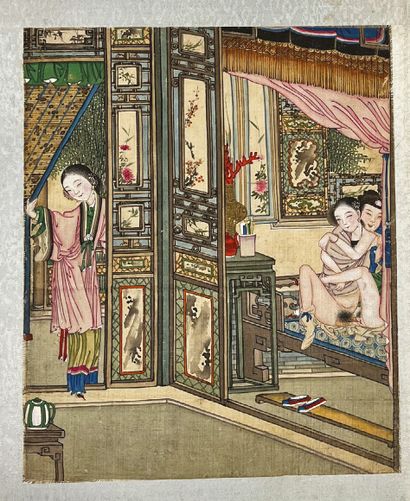 CHINE - XIXe siècle Deux pages d'albums, encres sur soie, une jeune femme prête à...