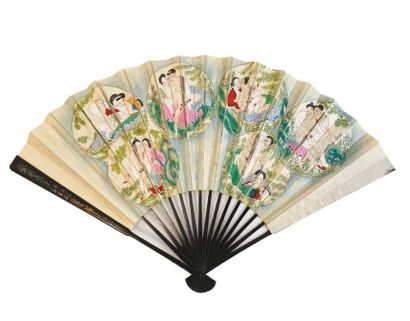 CHINE - Début XXe siècle Paper fan decorated with prunus and young woman on the other...