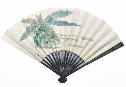 CHINE - Début XXe siècle Paper fan decorated with banana tree on one side, wisteria...