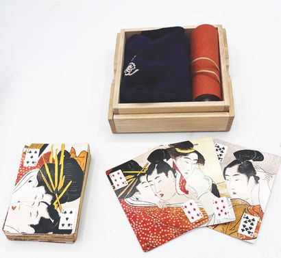 JAPON - XXe siècle Deux jeux de cartes illustrant les belles femmes d'après
Utam...