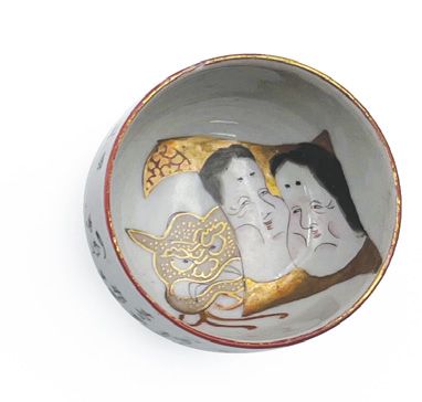 JAPON, Fours de Kutani - XXe siècle Three small polychrome enameled porcelain sake...