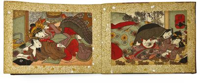 JAPON - Début XXe siècle Accordion album, ten inks on silk, couples mating in interiors.
H_14,5...