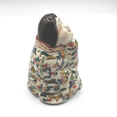 JAPON, Fours de Kutani - Epoque MEIJI (1868 - 1912) Statuette en porcelaine émaillée...