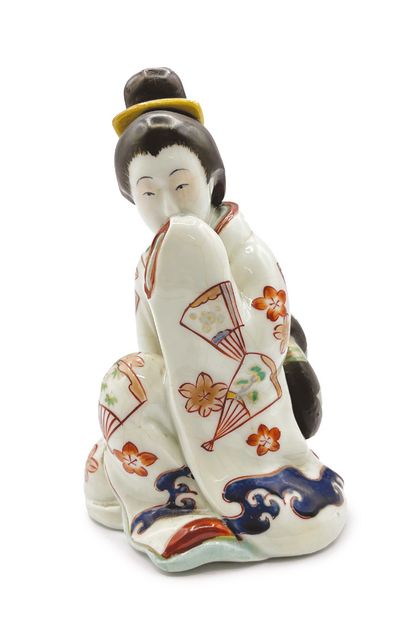 JAPON, Imari - Époque MEIJI (1868 - 1912) Okimono en porcelaine émaillée rouge, or...