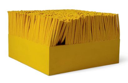 null CHAMP JAUNE Corde de coton et bois peint en jaune. Pièce unique. Création 2003....