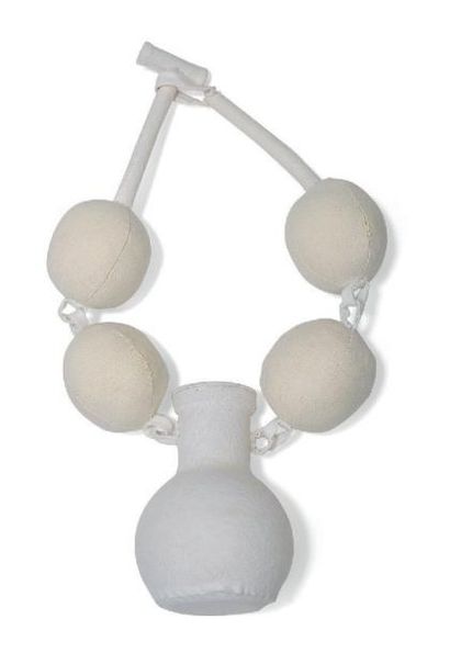 null COLLIER (FLACON BLANC) Toile de coton, corde de coton, nicofibre, verre. 2007....