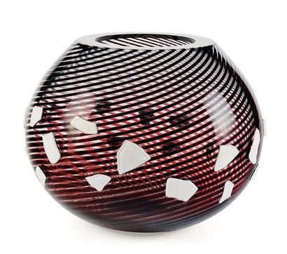 Luca Scacchetti (né en 1952) Édition limitée. Vase globulaire en verre de Murano...