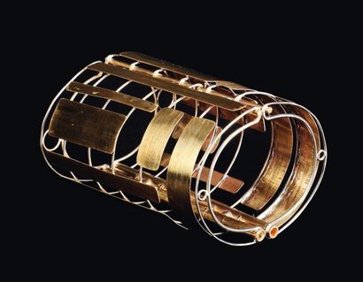 Cleto Munari (né en 1930) Prototype Important bracelet en laiton et acier. 1982....
