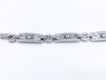 null Lot en métal et pierres blanches imitant le diamant, composé d’un bracelet à...