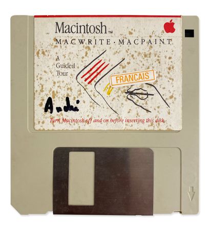 DISQUETTE MACINTOSH 1984 
690-5003-C. Version 1.0 

Floppy disk of the very first...