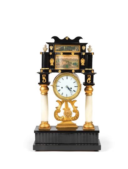 null 
PENDULE AGRÉMENTÉE DE DEUX COLONNES ET À DÉCORS DIVERS.




Vers 1840, Europe...