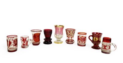null Ensemble de 23 verres de Bohême de couleur rouge. La plupart XIX/XX éme siècle....