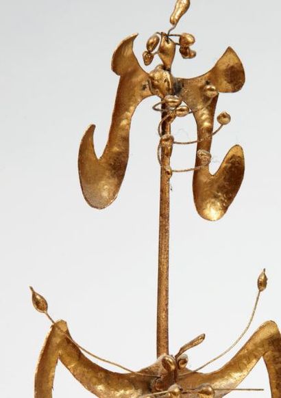 ROBERTO MATTA (1911-2002) Le roi et la reine, circa 1970 Sculpture en métal doré....