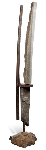 François Weil (né en 1964) L'Ange, 1990 granit et acier. Pièce unique. H_195 cm
