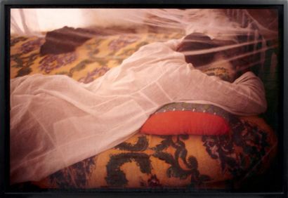 Nan Goldin (née en 1953) Jabolowe sleeping under his mosquitonet, Luxor, Egypt, 2003...