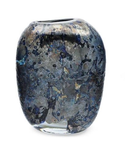 FRANCO DEBONI (NÉ EN 1950) Vase Magma Verre Murano bleu et noir Signé H_35 cm D_17...