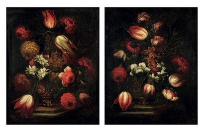 ECOLE ITALIENNE DU DÉBUT DU XIXE SIÈCLE Bouquet de fleurs dans un vase Paire de toiles....