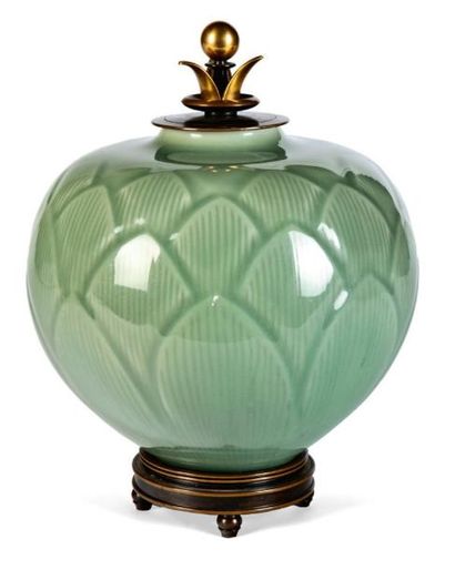 GERD BØGELUND (1923) Pot couvert en céramique et bronze Pot with lid in ceramic and...