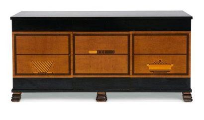 OTTO SCHULTZ (1882-1970) Bahut à deux portes en marqueterie de bois exotiques Sideboard...