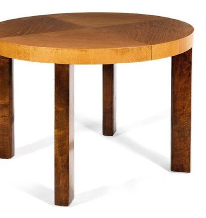 AXEL EINAR HJORTH (1888-1959) Table à deux allonges en bouleau Table with two extensions...