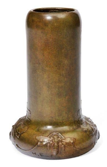 HUGO ELMQVIST (1862-1930) Vase en bronze Signé HE Bronze vase Signed HE Circa 1900...