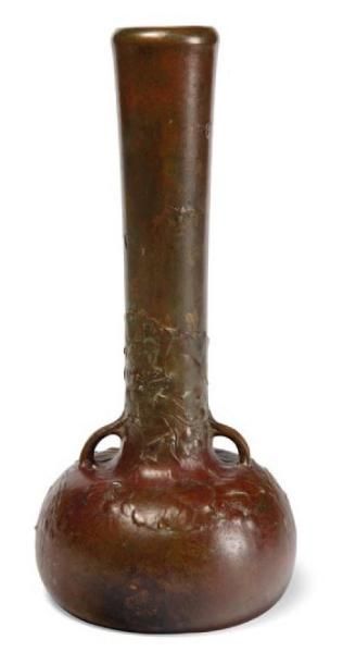 HUGO ELMQVIST (1862-1930) Vase en bronze Signé HE Bronze vase Signed HE Circa 1900...