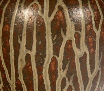 ARNE BANG (1901-1983) Vase en grès émaillé Signé Glazed stoneware vase Signed Circa...