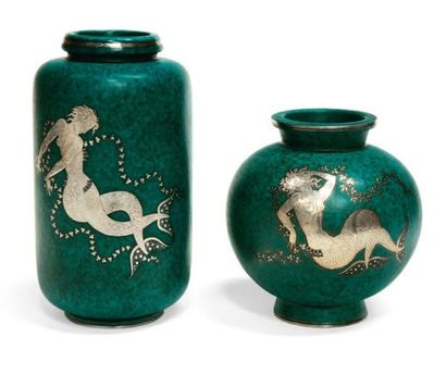 WILHELM KÅGE (1889-1960) Deux vases Argenta en céramique et décor ciselé en argent...