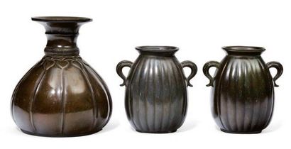 JUST ANDERSEN (1884-1943) ET G.A.B (FONDEUR) Une paire de petits vases et un vase...