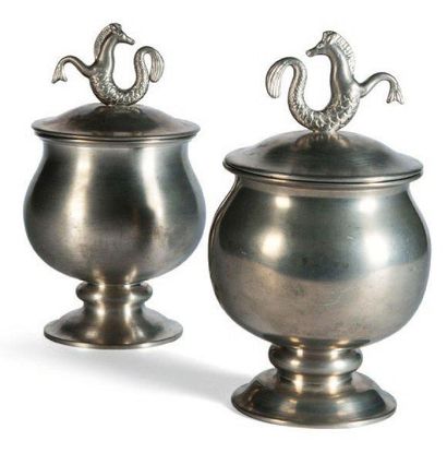 NILS FOUGSTEDT (1881-1954) Paire de pokals en étain Signés Pair of pokals in pewter...